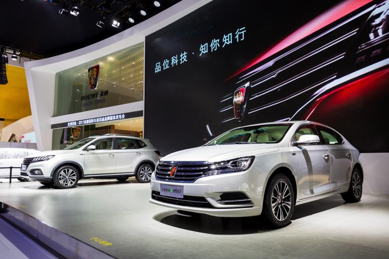 全新榮威950、榮威e950定義“高級轎車” 成都車展亮相售價16.88萬起 互聯(lián)網(wǎng)汽車上市一周年 系統(tǒng)升級帶來顛覆式進化