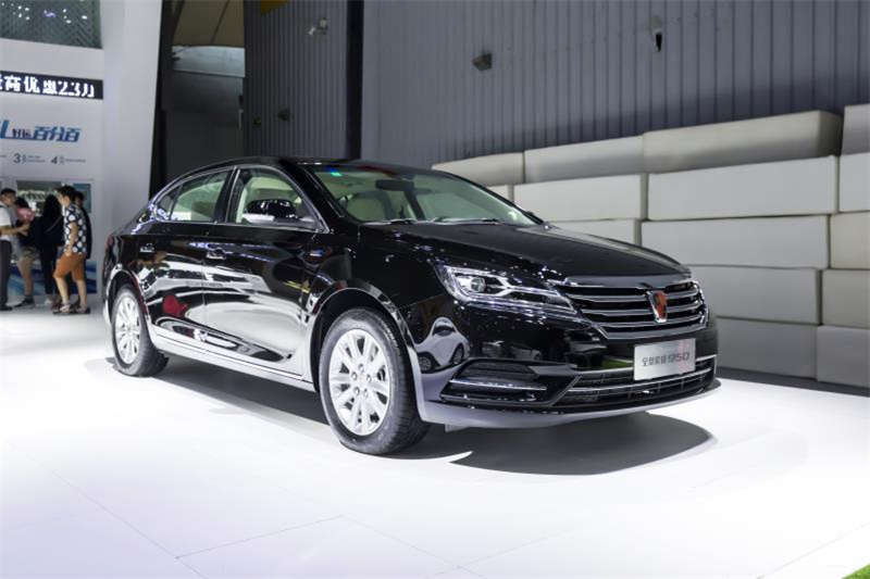 全新榮威950、榮威e950定義“高級轎車” 成都車展亮相售價16.88萬起 互聯(lián)網(wǎng)汽車上市一周年 系統(tǒng)升級帶來顛覆式進化