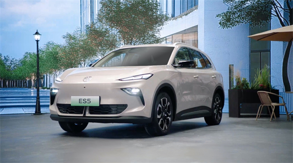 開創(chuàng)傳統(tǒng)車企先河，MG重新發(fā)布ES5，“領(lǐng)先一代、便宜一萬”重塑格局